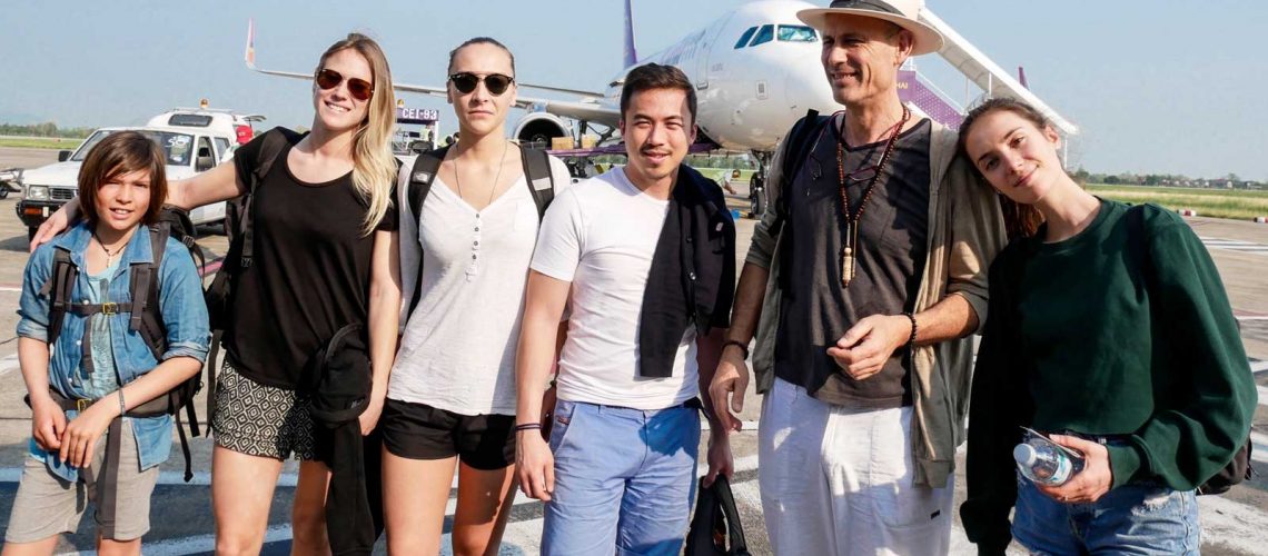 oopp-observatoire-osteopathie-pediatrie-provence-humanitaire-thailande-friends-bangkok-arrivee-aeroport